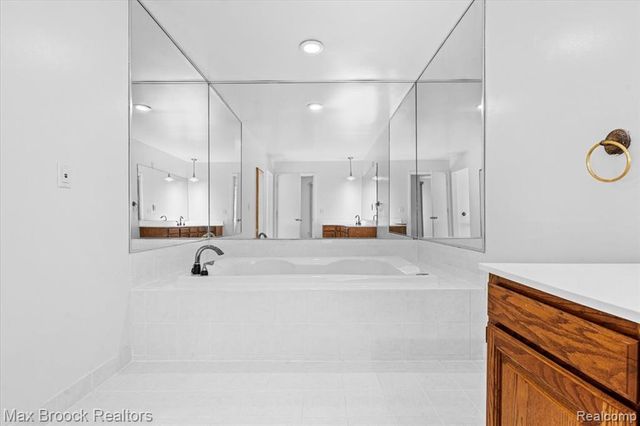 1830 Lone Pine Road, Bloomfield Hills, MI 48302