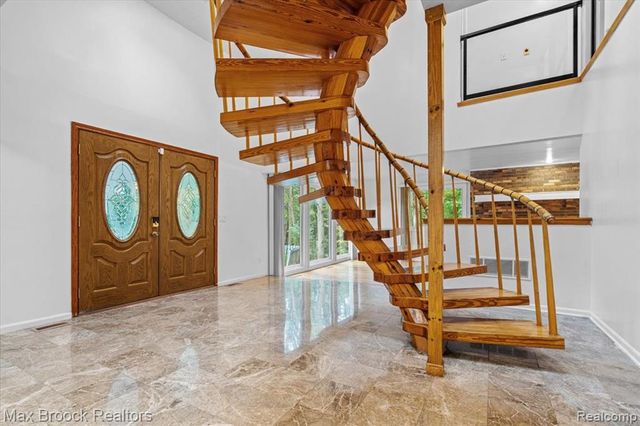 1830 Lone Pine Road, Bloomfield Hills, MI 48302