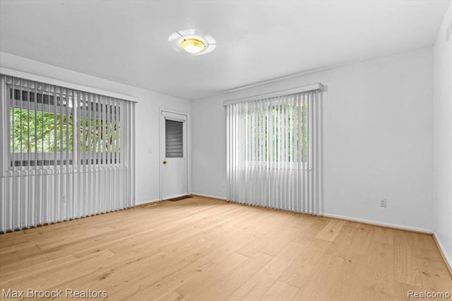 1830 Lone Pine Road, Bloomfield Hills, MI 48302