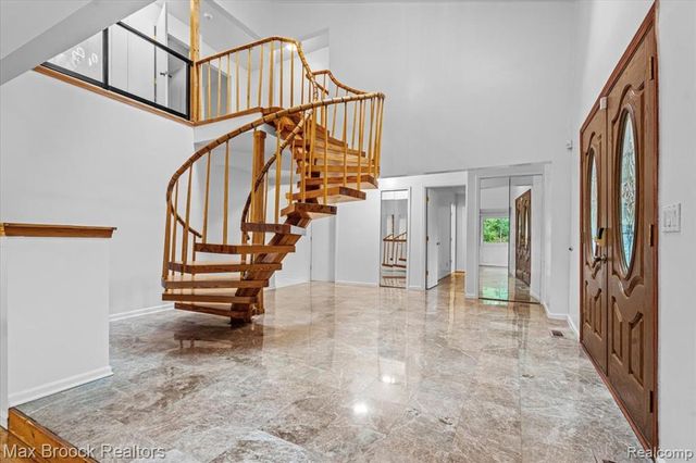1830 Lone Pine Road, Bloomfield Hills, MI 48302