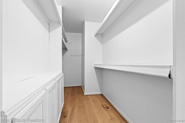 1830 Lone Pine Road, Bloomfield Hills, MI 48302