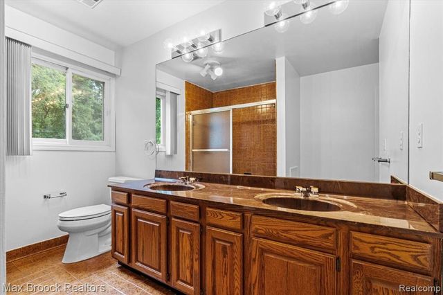 1830 Lone Pine Road, Bloomfield Hills, MI 48302
