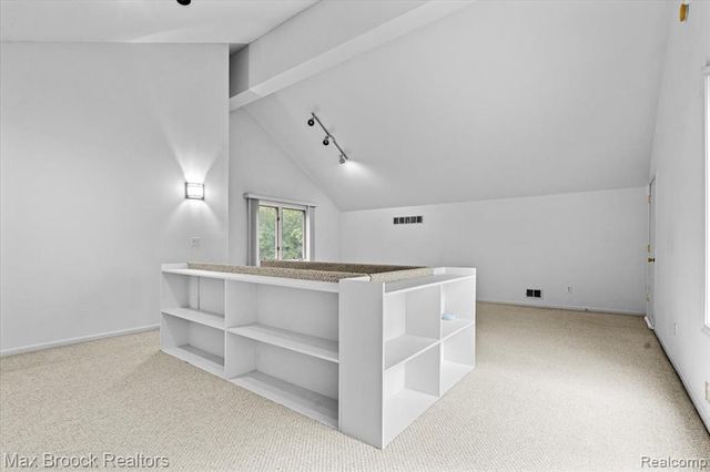 1830 Lone Pine Road, Bloomfield Hills, MI 48302