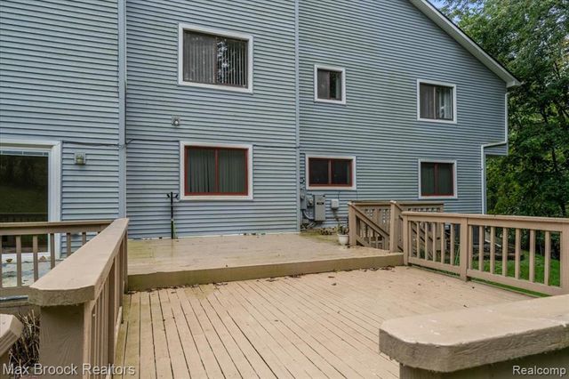 1830 Lone Pine Road, Bloomfield Hills, MI 48302