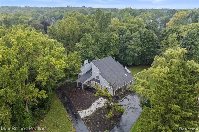 1830 Lone Pine Road, Bloomfield Hills, MI 48302
