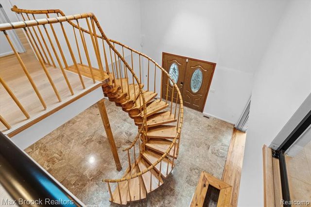 1830 Lone Pine Road, Bloomfield Hills, MI 48302