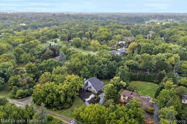 1830 Lone Pine Road, Bloomfield Hills, MI 48302