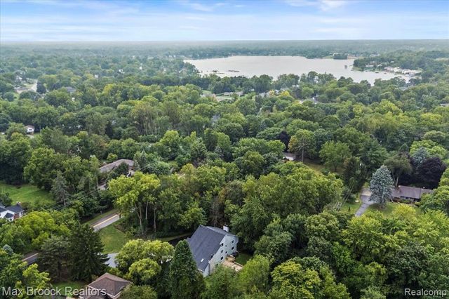 1830 Lone Pine Road, Bloomfield Hills, MI 48302