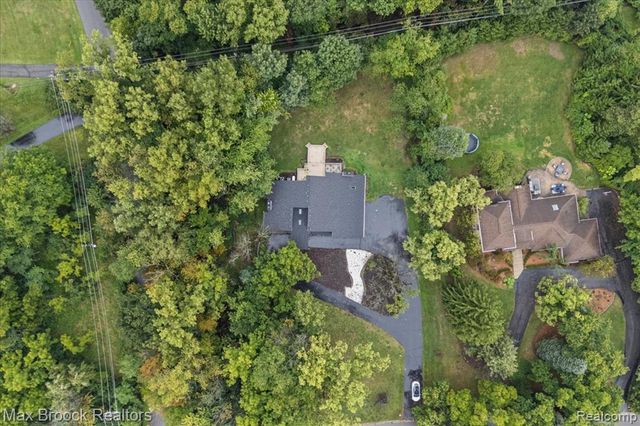 1830 Lone Pine Road, Bloomfield Hills, MI 48302