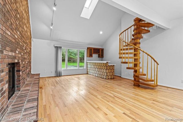 1830 Lone Pine Road, Bloomfield Hills, MI 48302