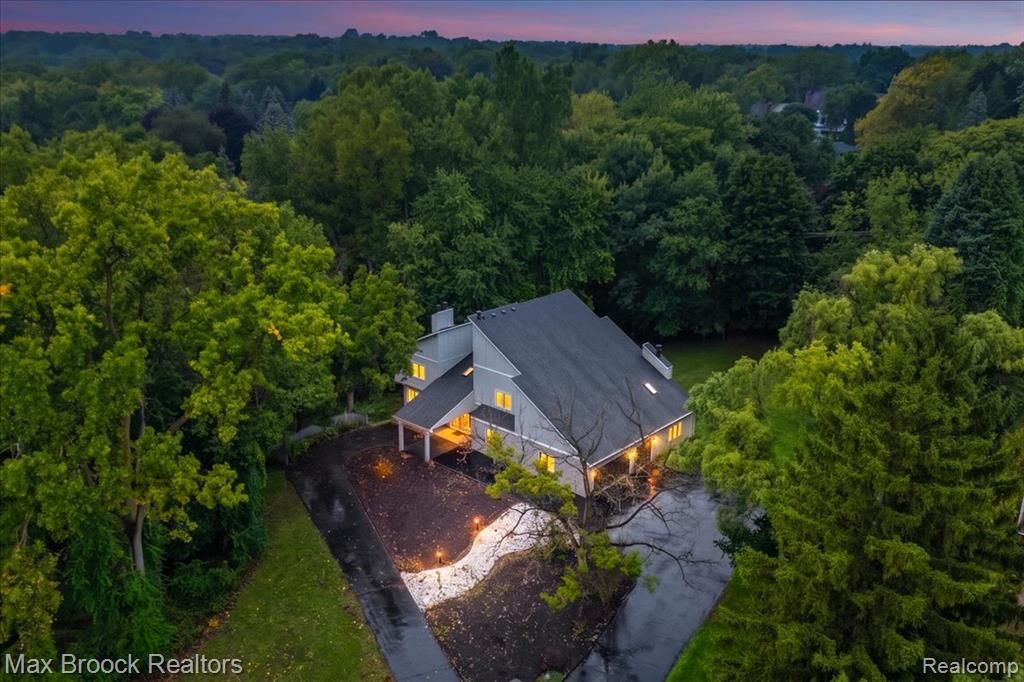 1830 Lone Pine Road, Bloomfield Hills, MI 48302