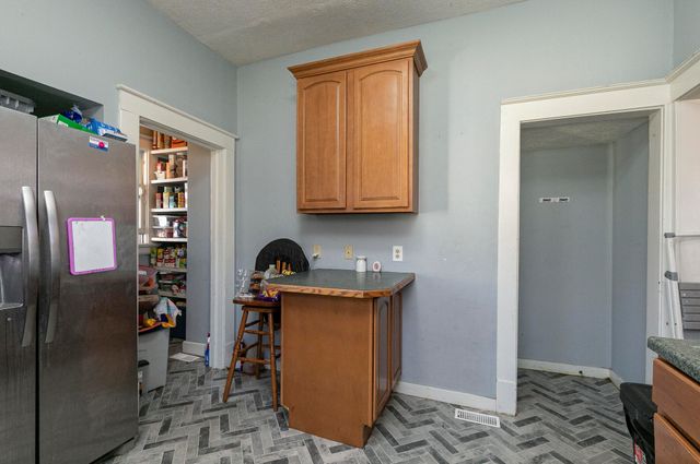 817 W Walnut Street, Springfield, MO 65806