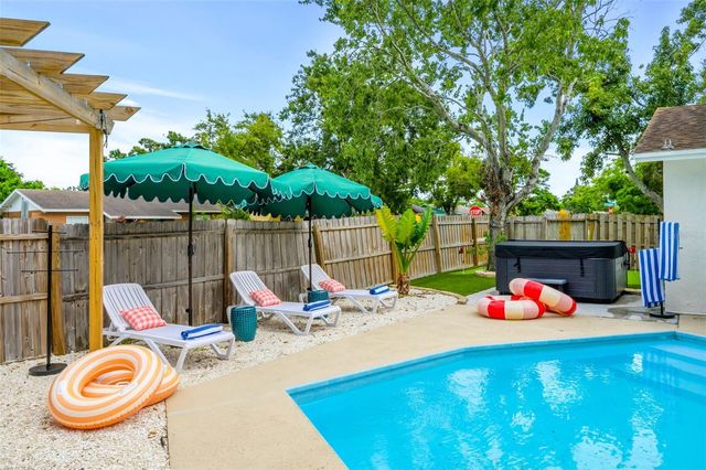 7957 COTTONWOODE DRIVE, Largo, FL 33773