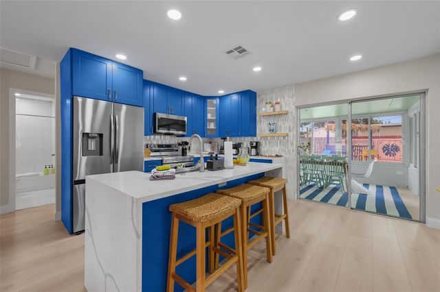 7957 COTTONWOODE DRIVE, Largo, FL 33773