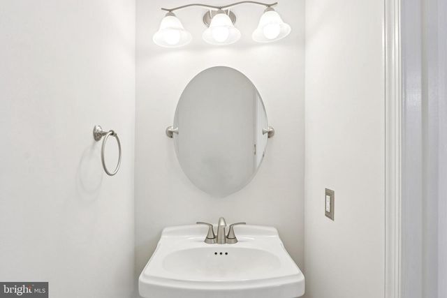 58 WATSON DR, Mount Laurel, NJ 08054