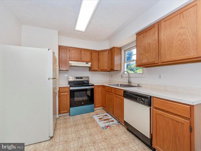 724 SUNNYFIELD LN, Baltimore, MD 21225