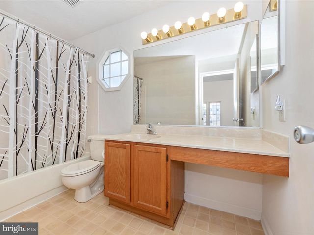 724 SUNNYFIELD LN, Baltimore, MD 21225