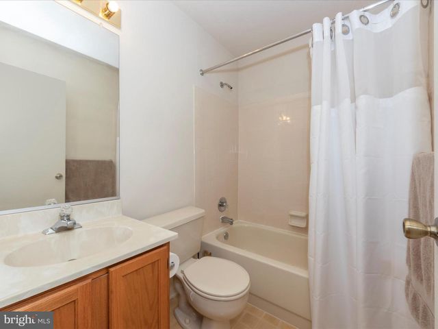 724 SUNNYFIELD LN, Baltimore, MD 21225