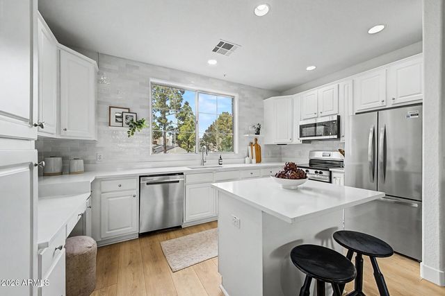4455 E PARADISE VILLAGE Parkway S 1084, Phoenix, AZ 85032