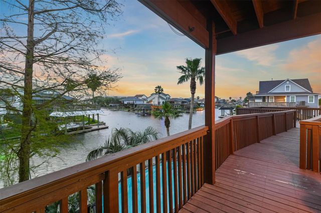 9 S Sandpiper Street, La Marque, TX 77568