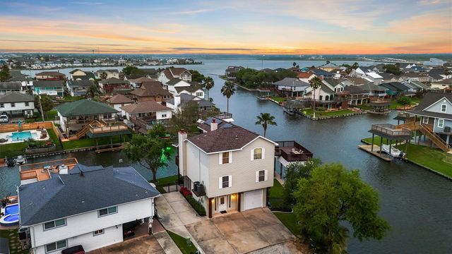 9 S Sandpiper Street, La Marque, TX 77568