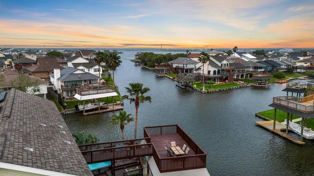 9 S Sandpiper Street, La Marque, TX 77568