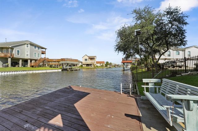 9 S Sandpiper Street, La Marque, TX 77568