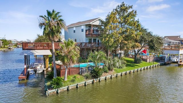 9 S Sandpiper Street, La Marque, TX 77568