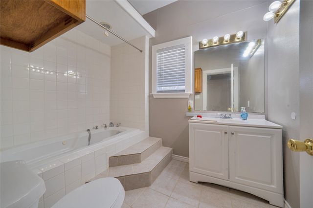 1015 W Walker Street, Denison, TX 75020