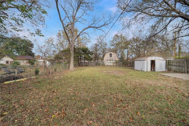 1015 W Walker Street, Denison, TX 75020