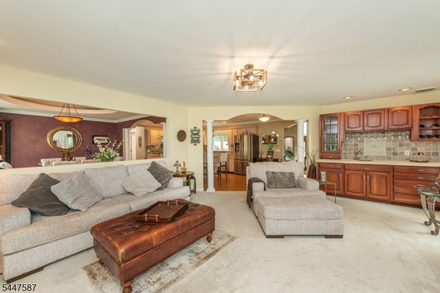 1 Evergreen Dr, Chester Twp., NJ 07930
