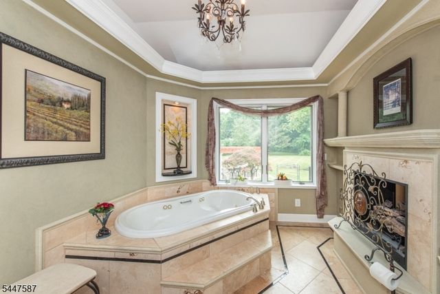 1 Evergreen Dr, Chester Twp., NJ 07930