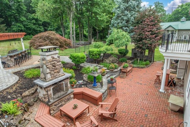 1 Evergreen Dr, Chester Twp., NJ 07930