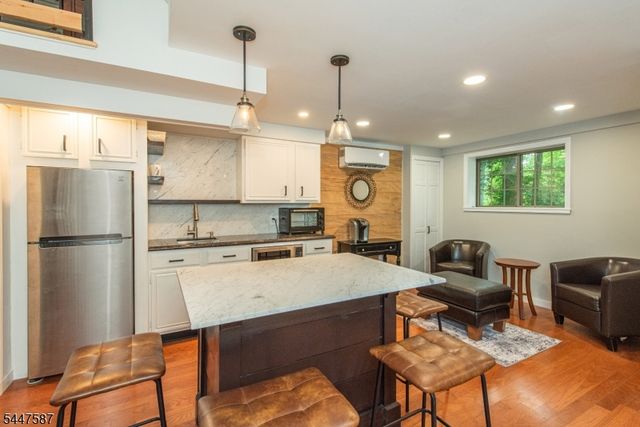 1 Evergreen Dr, Chester Twp., NJ 07930