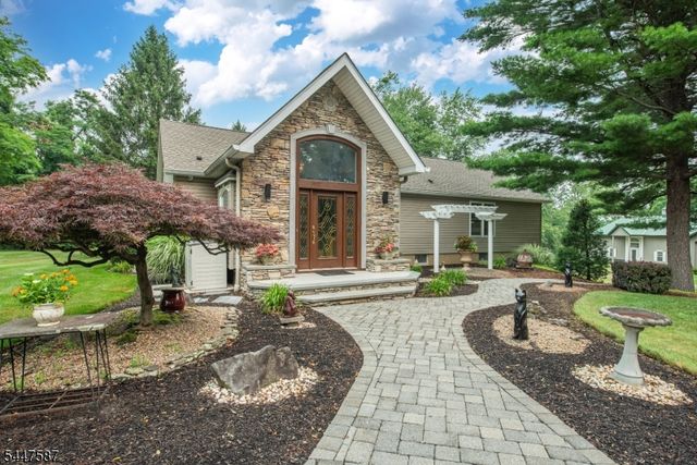 1 Evergreen Dr, Chester Twp., NJ 07930