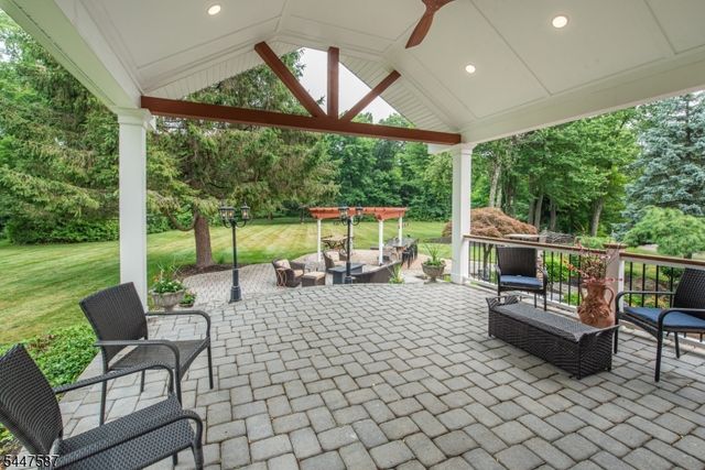 1 Evergreen Dr, Chester Twp., NJ 07930