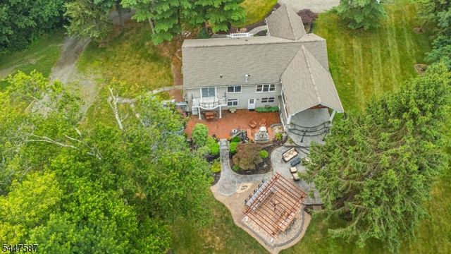 1 Evergreen Dr, Chester Twp., NJ 07930