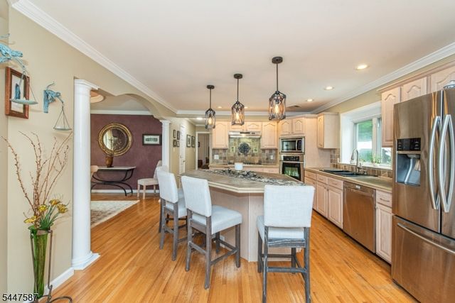 1 Evergreen Dr, Chester Twp., NJ 07930