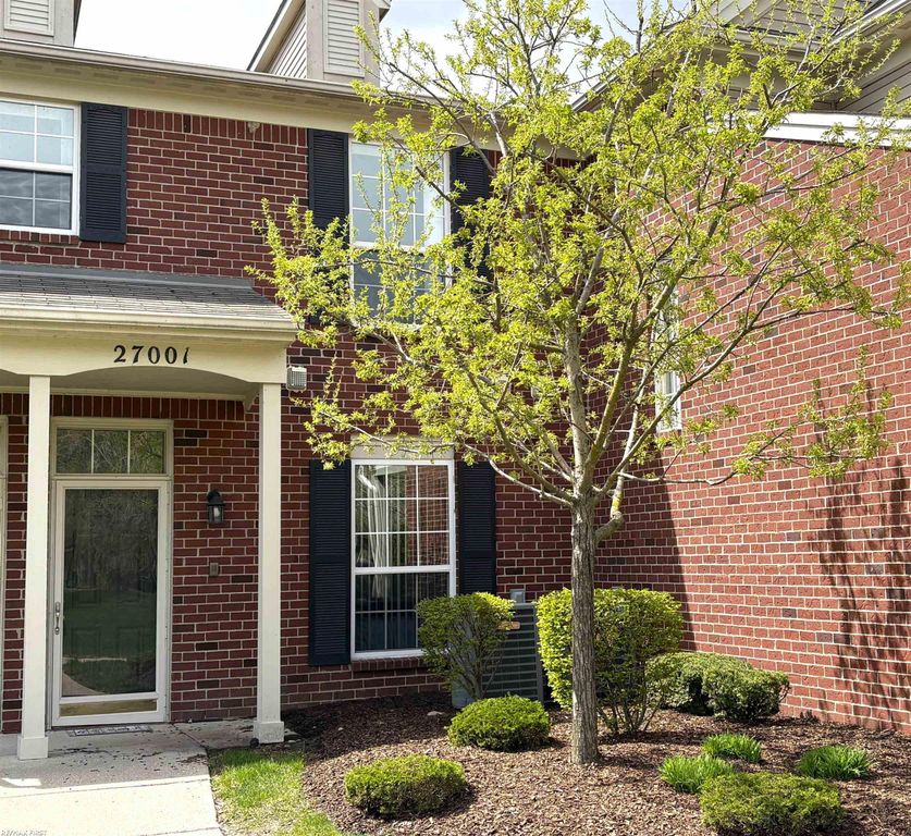 27001 Carrington Place, Harrison Twp, MI 48045