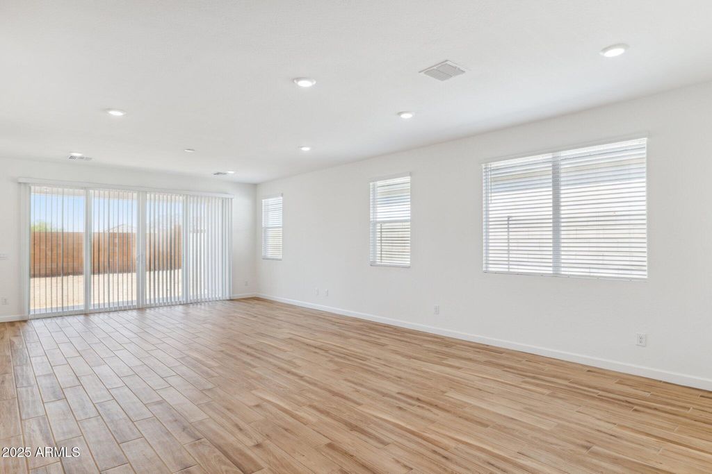 27365 N 69TH Lane, Peoria, AZ 85383 — photo 4