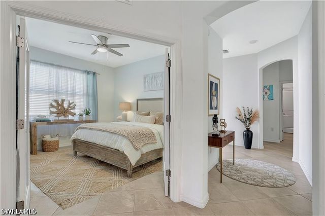 2567 Vine AVE, Naples, FL 34120