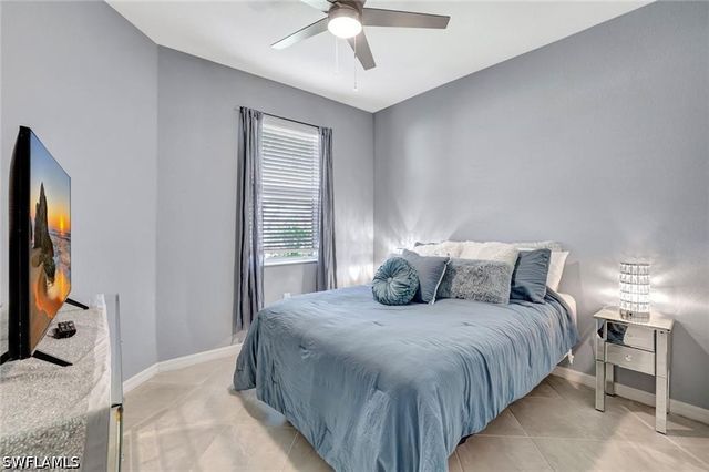 2567 Vine AVE, Naples, FL 34120