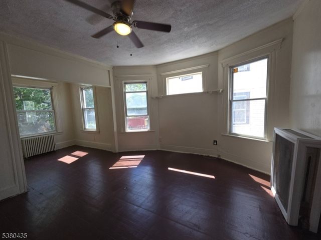 80 Eppirt St, East Orange City, NJ 07018