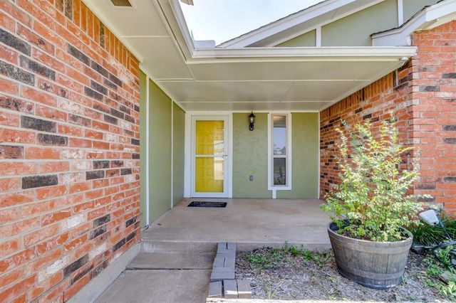 2200 Lazy Brook Trail, Edmond, OK 73013