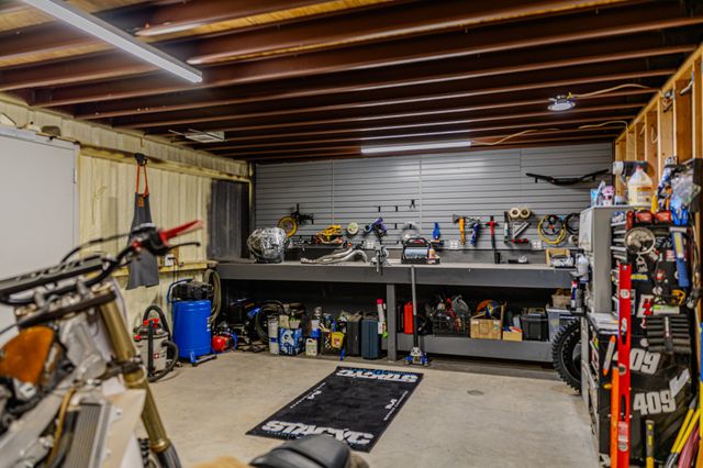 1560 Lacy Drive, Lipan, TX 76462