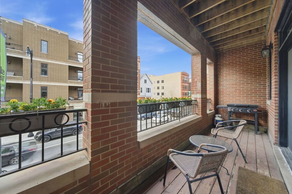 Image 2 of property listing at 1443 W Belmont Avenue 1, Chicago, IL 60657