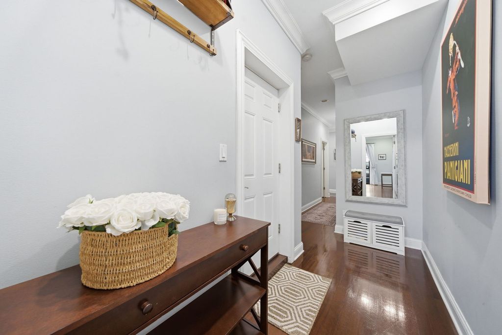 Image 11 of property listing at 1443 W Belmont Avenue 1, Chicago, IL 60657