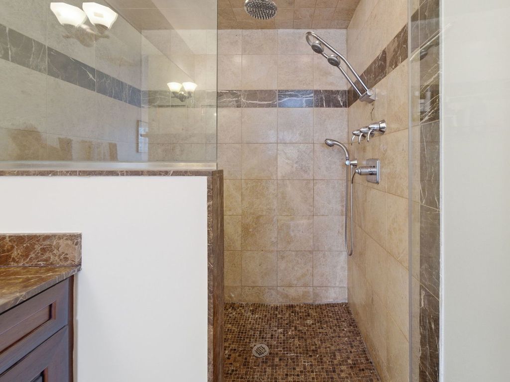 Image 15 of property listing at 1443 W Belmont Avenue 1, Chicago, IL 60657