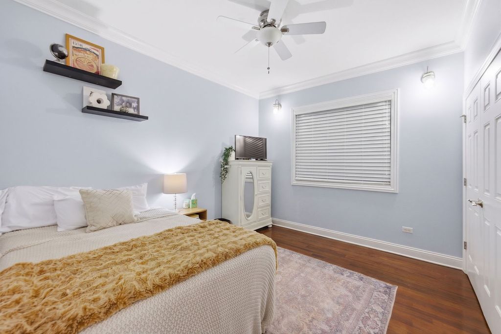 Image 16 of property listing at 1443 W Belmont Avenue 1, Chicago, IL 60657