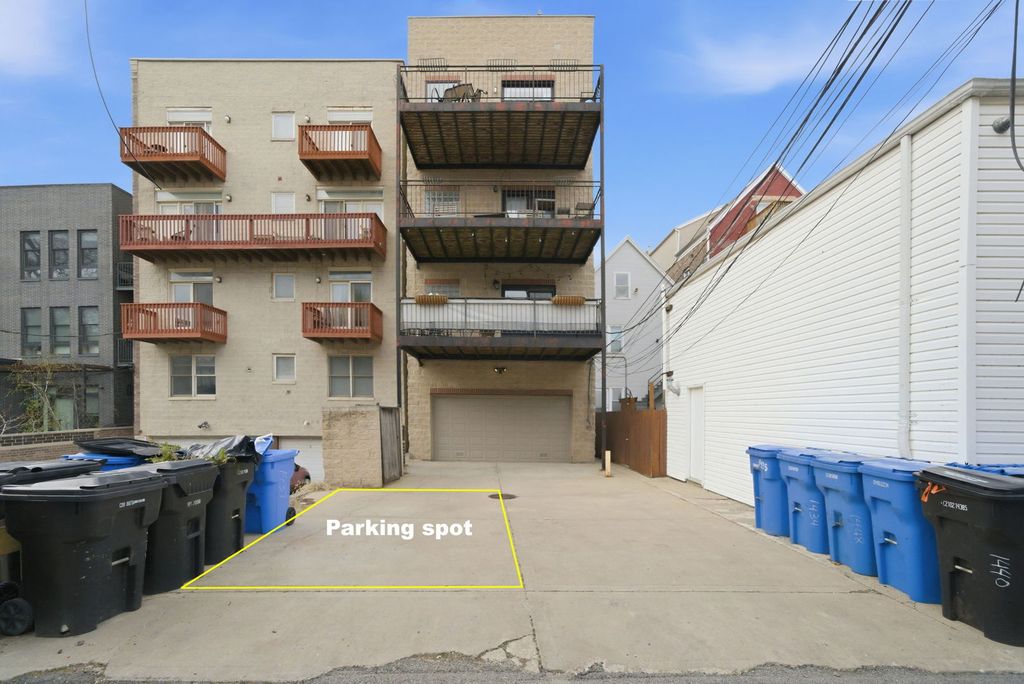 Image 20 of property listing at 1443 W Belmont Avenue 1, Chicago, IL 60657